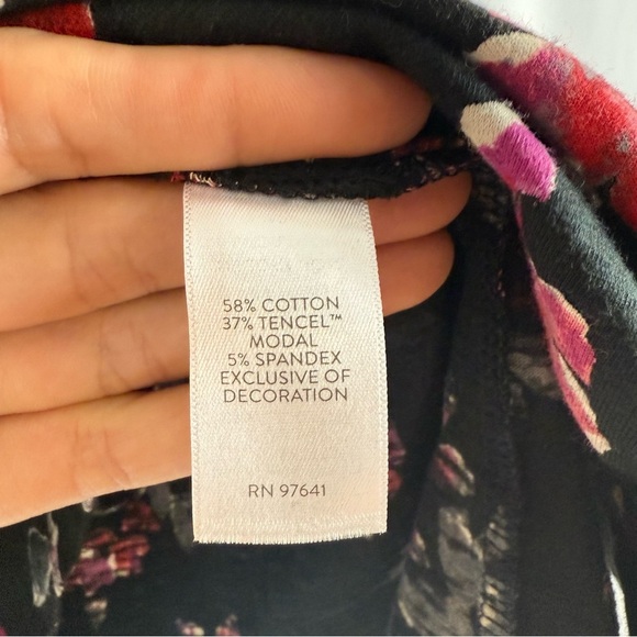 J Jill Floral Black and Pink Women's Top Velvet-Piped Top - Picture 13 of 17